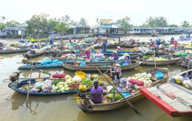 Pazar sabah yüzen kalabalık çiftçiler satınalma 