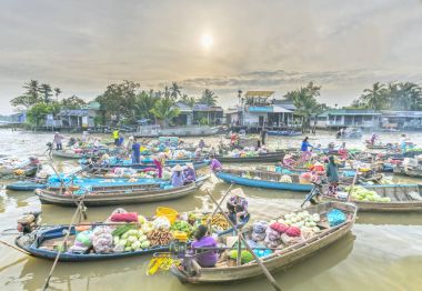 Pazar sabah yüzen kalabalık çiftçiler satınalma 