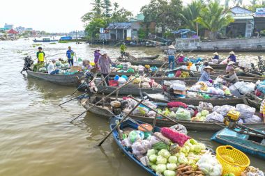 Pazar sabah yüzen kalabalık çiftçiler satınalma 