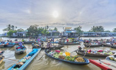 Pazar sabah yüzen kalabalık çiftçiler satınalma 