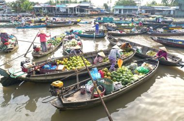 Pazar sabah yüzen kalabalık çiftçiler satınalma 
