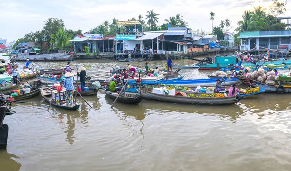 Pazar sabah yüzen kalabalık çiftçiler satınalma 
