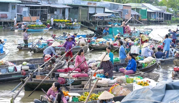 Pazar sabah yüzen kalabalık çiftçiler satınalma 