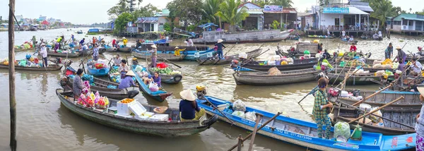 Pazar sabah yüzen kalabalık çiftçiler satınalma 