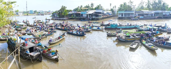 Pazar sabah yüzen kalabalık çiftçiler satınalma 