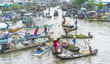 Pazar sabah yüzen kalabalık çiftçiler satınalma