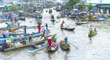 Pazar sabah yüzen kalabalık çiftçiler satınalma