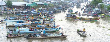 Pazar sabah yüzen kalabalık çiftçiler satınalma