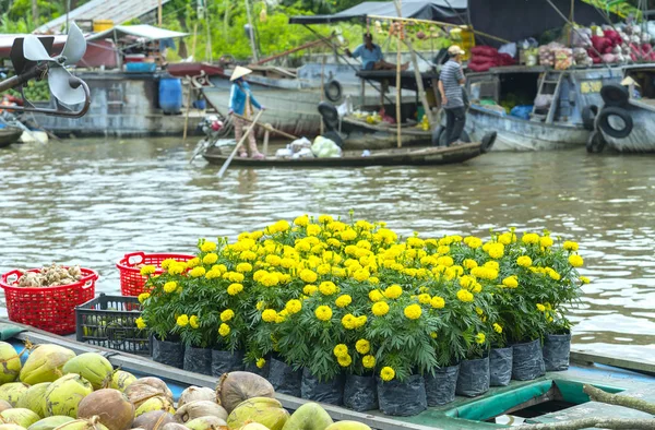 Boats flower exchange trade on the river in the morning — Stock Photo, Image