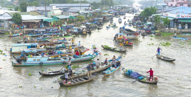 Pazar sabah yüzen kalabalık çiftçiler satınalma