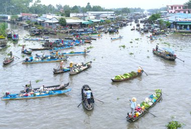 Pazar sabah yüzen kalabalık çiftçiler satınalma