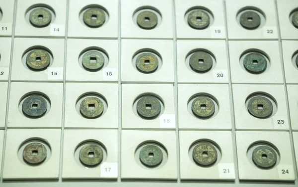 Η αρχαία κινεζική κέρματα από τις διάφορες δυναστείες στο Μουσείο σώζονται μέχρι σήμερα — Φωτογραφία Αρχείου