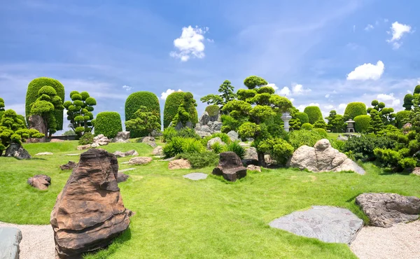 Schöner Garten im Ökotourismus ist in Harmonie gestaltet — Stockfoto