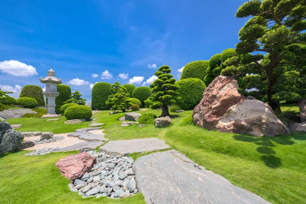 Ekoturizm güzel bahçede uyum içinde tasarlanmıştır