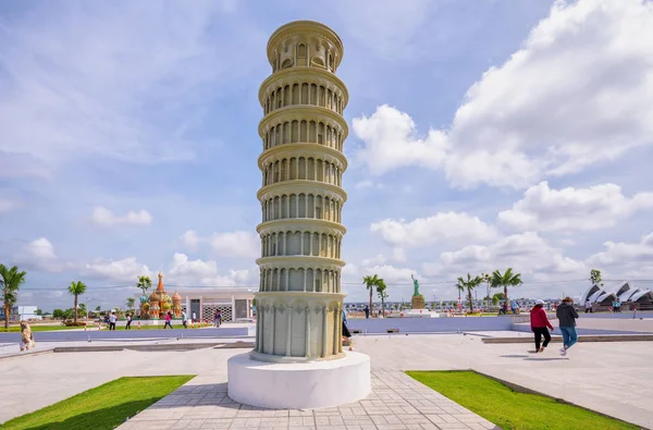 O modelo arquitetônico de A Torre Inclinada de Pisa — Fotografia de Stock