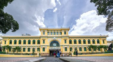 Dış Saigon Merkez postane mimari turist ziyaret. 