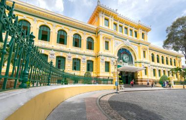 Dış Saigon Merkez postane mimari turist ziyaret. 
