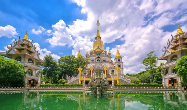 Buu Long Pagoda with nice architecture. — Stock Photo, Image