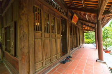 Mimari manastırın kapısı gizli kapı yapısı ile