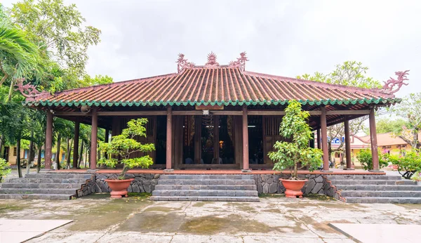 Belleza arquitectónica del antiguo templo en el campo . —  Fotos de Stock