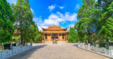 Da lat, Viet Nam - 27 Kasım 2017: Truc Lam Manastırı olan turist çekmek için antik bir tapınak. Bir Budist manevi kültür Da lat, Vietnam turist şehirde da