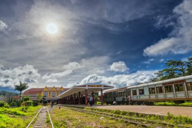Da lat, Viet Nam - 27 Kasım 2017: eski tren istasyonu ünlü yer, gezgin, Fransız mimarisi antik tren tranport turist Da lat, Vietnam ziyaret etmek için geçmiş hedef