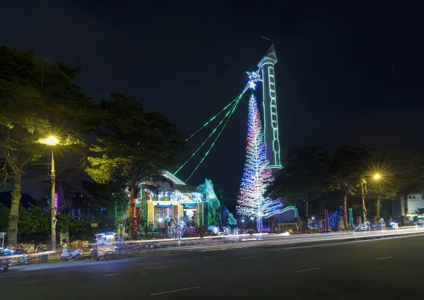 Chi Minh City Vietnam Dez 2017 Weihnachtsbaumbeleuchtung Glockenturm Der Kathedrale — Stockfoto