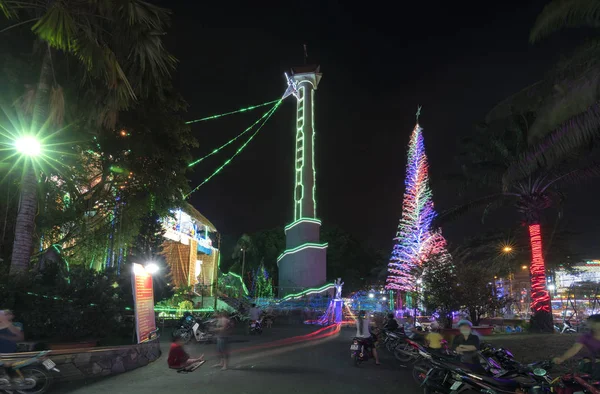 Chi Minh City Vietnam Dez 2017 Weihnachtsbaumbeleuchtung Glockenturm Der Kathedrale — Stockfoto