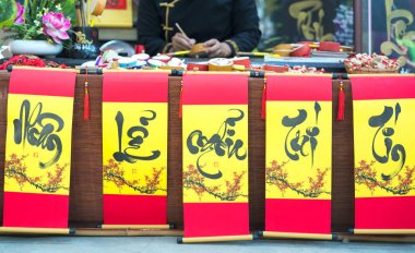 Ho Chi Minh City, Vietnam - 8 Şubat 2018: Vietnam bilim adamı hat ay yeni yıl hat Festivali'nde popüler bir gelenek Tet tatil sırasında Ho Chi Minh city, Vietnam'yazıyor