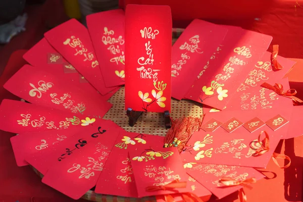 Rode Enveloppen Lunar New Year Kalligrafie Versierd Met Tekst Verdienste — Stockfoto