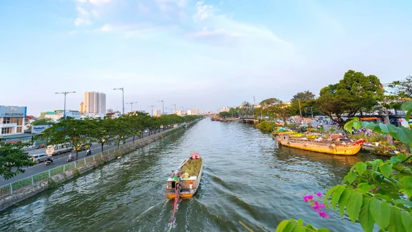 Chi Minh City Vietnam February 2018 Boating Canal Apricot Carry — Stock Photo, Image