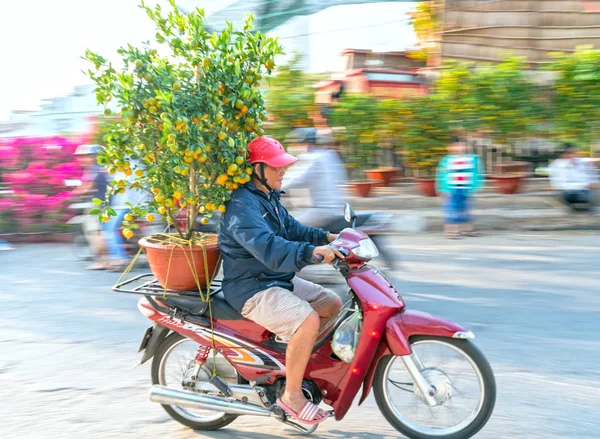 Miasta Chi Minh Wietnam Lutego 2018 Wietnamski Człowieka Doprowadza Jego — Zdjęcie stockowe