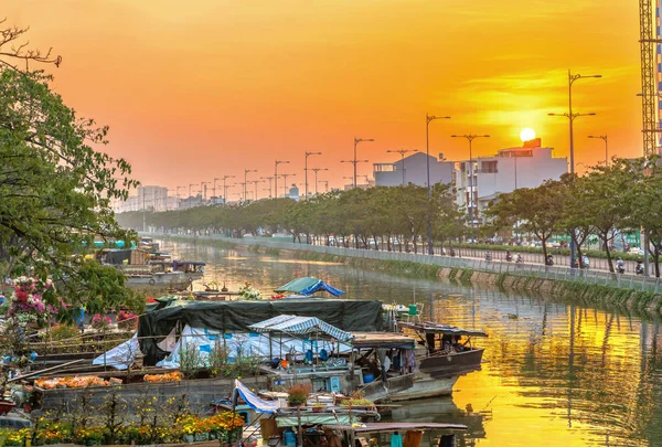 Chi Minh Staden Vietnam Februari 2018 Solnedgång Båtbrygga Blomstermarknaden Längs — Stockfoto