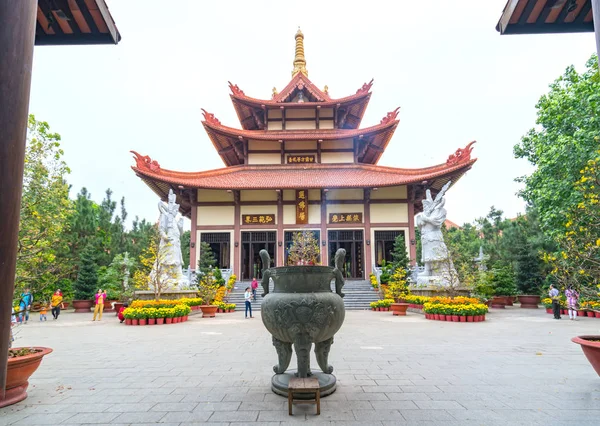 Chi Minh City Vietnam Febrero 2018 Templo Arquitectura Mañana Flores —  Fotos de Stock