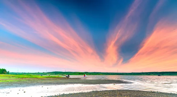 Dong Nai Vietnam Februar 2018 Ein Paar Spaßige Sonnenuntergänge Flussufer — Stockfoto