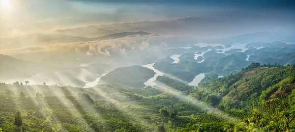 Dung Lake Morning Sun Rays Top Mountain Shines Fog Lake — Stock Photo, Image