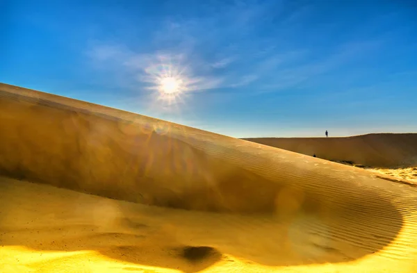 Dawn Scenen Den Gyllene Sand Hill Sommaren Morgonen När Solen — Stockfoto