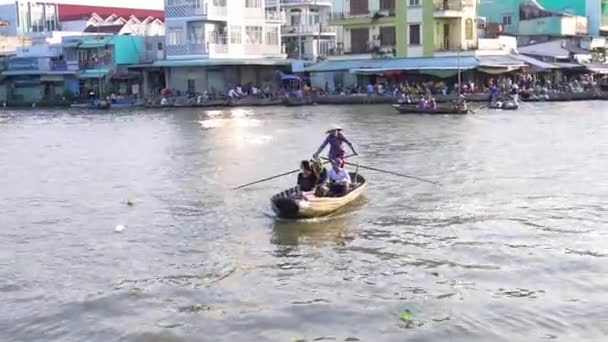 Soc Trang Vietnam Enero 2019 Ferry Remo Lleva Los Visitantes — Vídeo de stock
