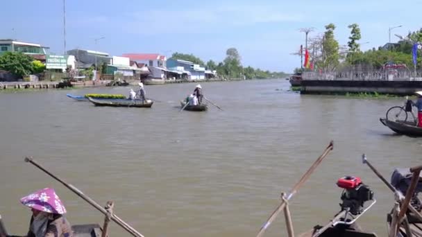 Soc Trang Vietnã Janeiro 2019 Remo Balsa Leva Visitantes Produtos — Vídeo de Stock