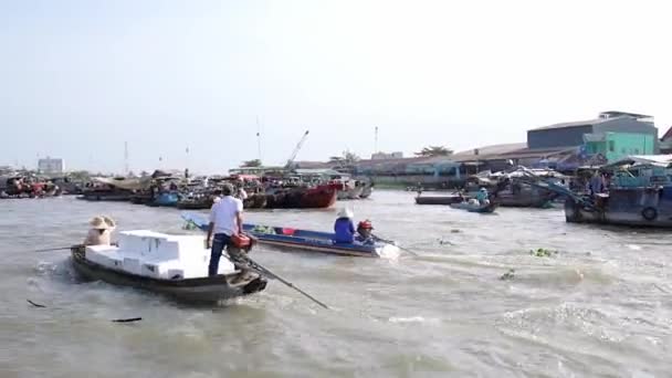 Can Tho Vietnã Janeiro 2019 Agricultores Velejam Barcos Que Transportam — Vídeo de Stock