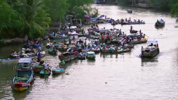 Can Tho Vietnam Ledna 2019 Zemědělci Nakupují Plovoucím Tržišti Phong — Stock video