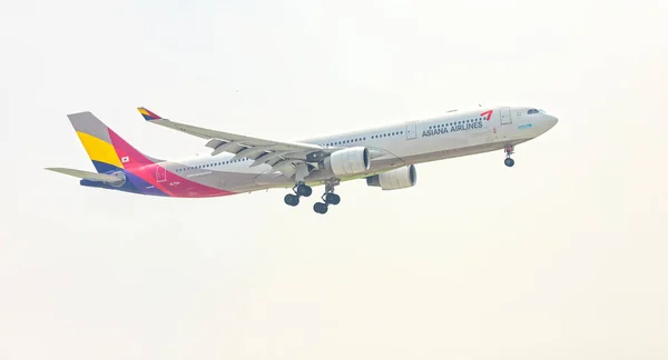 베트남의 호치민 2019 아시아나 A330 여객기 상공을 날면서 베트남의 호치민 — 스톡 사진