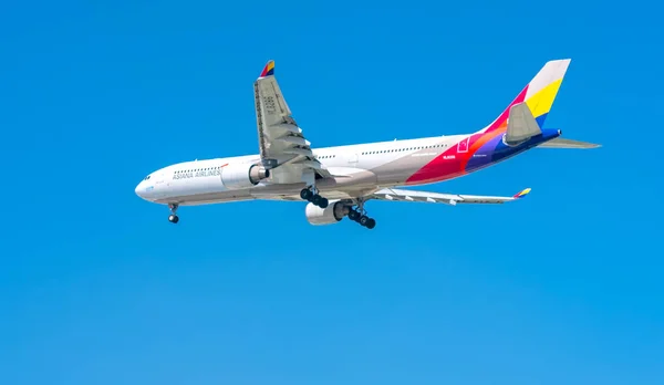 호치민 베트남 2019 하늘을 아시아나 A330 베트남 호찌민에 공항에 준비를 — 스톡 사진