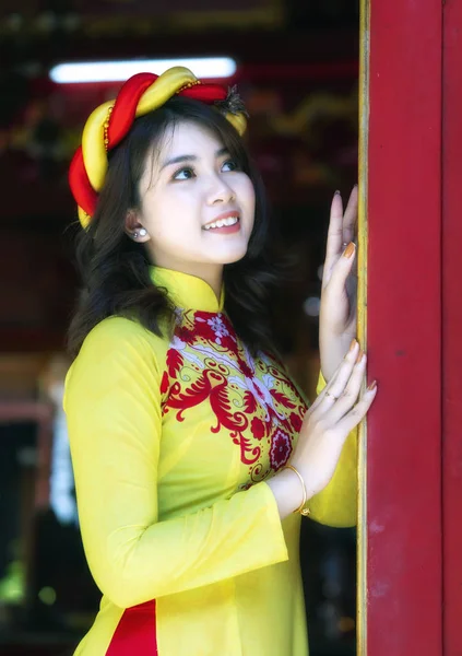 Chi Minh City Vietnam Dezember 2019 Vietnamesisches Mädchen Traditioneller Langer — Stockfoto