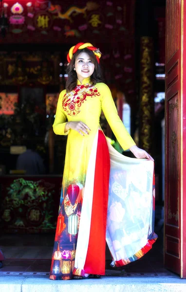 Chi Minh City Vietnam December 15Th 2019 Vietnamese Girl Traditional — Stock Photo, Image