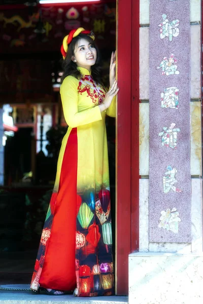 Chi Minh City Vietnam December 2019 Vietnamesisk Tjej Traditionell Långklänning — Stockfoto