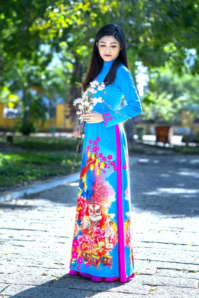 Cidade Chi Minh Vietnã Dezembro 2019 Menina Vietnamita Vestido Longo — Fotografia de Stock