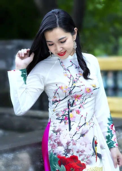 Chi Minh City Vietnam August 2019 Vietnamesisches Mädchen Traditioneller Langer — Stockfoto