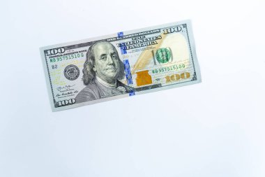Kullanıcı 100 dolar banknotlar izole beyaz arka plan, ABD para para para birimi (Usa), Usd Dolar Bankası not yığın, İş ve finans konsepti.