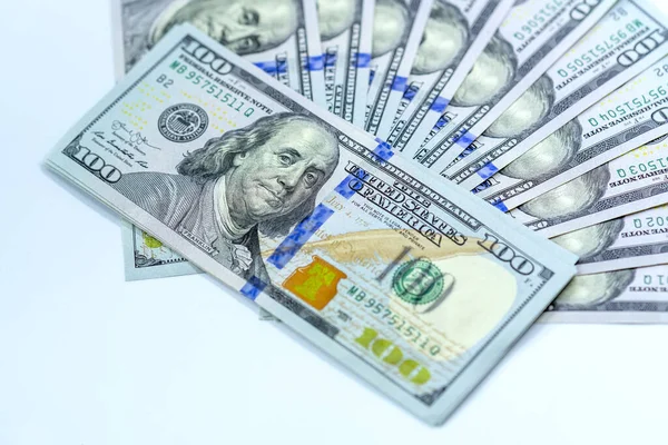 Beyaz Arka Planda Izole Edilmiş 100 Dolarlık Banknotlar Kullandık Finans — Stok fotoğraf
